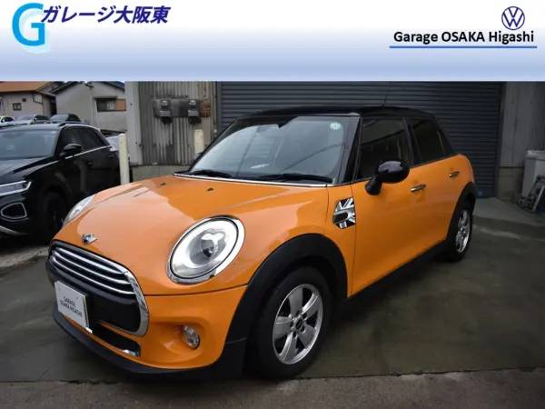 Mini Cooper 5-Door Navigation/Push Start/Auto Air Conditioning/ETC/HID Headlights/Fog Lights/AUX/USB/Aluminum Wheels/Rear Drink Holder/ISOFIX (Yellow)