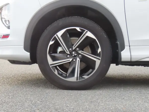 Mitsubishi Eclipse Cross PHEV 2.4 P 4WD One Owner, Smartphone Link, Genuine Navigation, 360 Camera, Parking Sensors, Collision Mitigation Braking, Misacceleration Mitigation, Adaptive Cruise Control, 1500W AC Outlet, Power Tailgate, Drive Recorder, ETC (Pearl) — photo 9