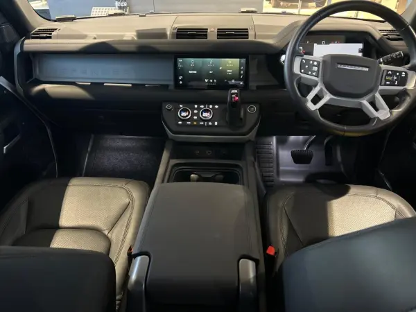 2024 Landrover Defender — photo 2