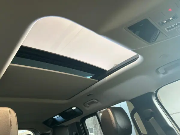 2024 Landrover Defender — photo 3