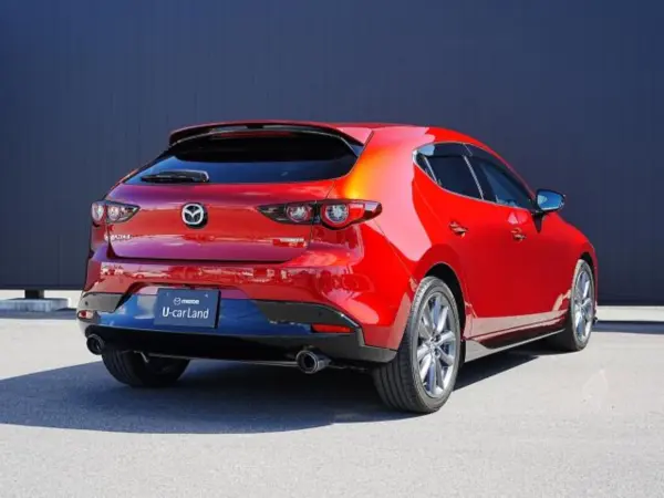 2021 Mazda 3 Fastback — photo 2