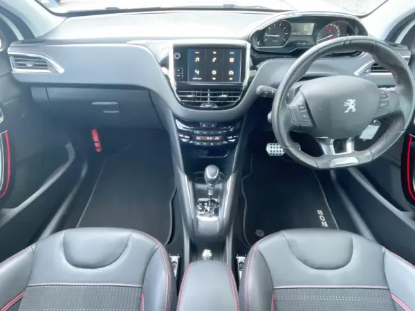 2019 Peugeot 208 — photo 2