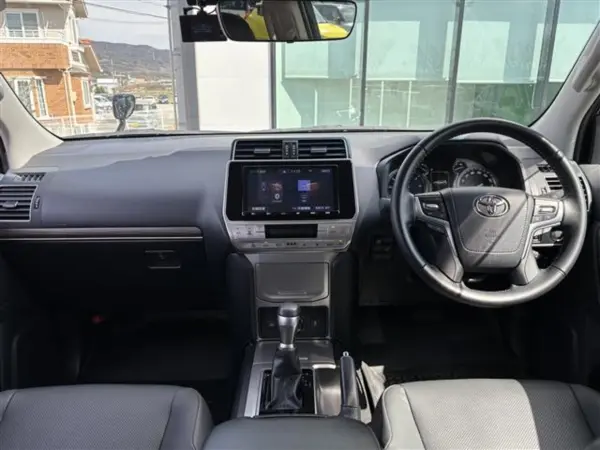 2021 Toyota Landcruiser Prado — photo 2