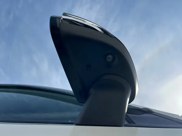 Volvo XC90 B6 AWD R-Design 4WD 3-Row Seats Turbo+Supercharger R-Design Exclusive Blond Leather Seats Power Panoramic Sunroof Harman/Kardon Premium Sound Genuine Navigation Digital TV Seat & Steering Heater Power Tailgate (Crystal White) — photo 8