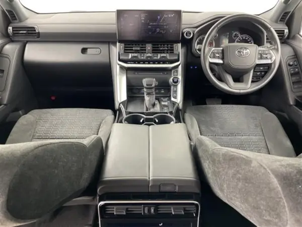 2023 Toyota Landrcuiser 300 — photo 2