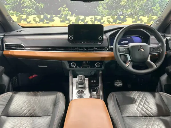 2022 Mitsubishi Outlander — photo 2 | Tuminion Kenya