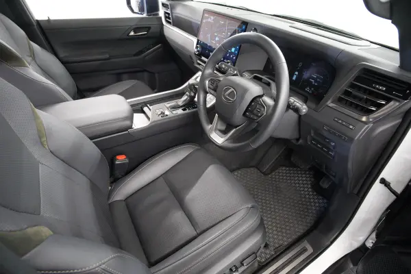 Lexus GX550 OverTrail Plus 4WD Moonroof Steering Heater E-KDSS Crawl Control Multi-Terrain Monitor Head-Up Display Safety System+ (Sonic Quartz) — photo 7