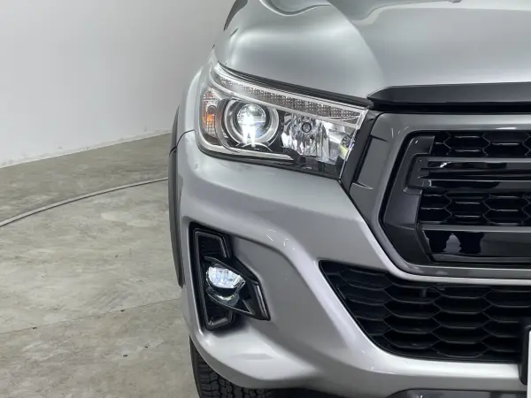 Toyota Hilux 2.4 Z Black Rally Edition Diesel Turbo 4WD TRD Tonneau Cover Genuine Bed Liner Genuine Navigation Back Camera Collision Damage Mitigation Brake Adaptive Cruise Control Genuine ETC Lane Keep Assist Steering Remote Control Auto Light Smart Key Non-Smoking (Silver Metallic) — photo 9