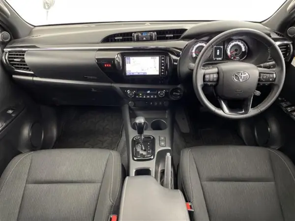2020 Toyota Hilux — photo 2