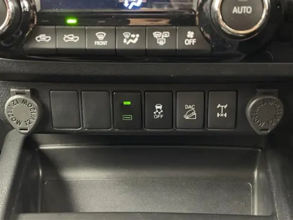 Toyota Hilux 2.4 Z Black Rally Edition Diesel Turbo 4WD TRD Tonneau Cover Genuine Bed Liner Genuine Navigation Back Camera Collision Damage Mitigation Brake Adaptive Cruise Control Genuine ETC Lane Keep Assist Steering Remote Control Auto Light Smart Key Non-Smoking (Silver Metallic) — photo 7