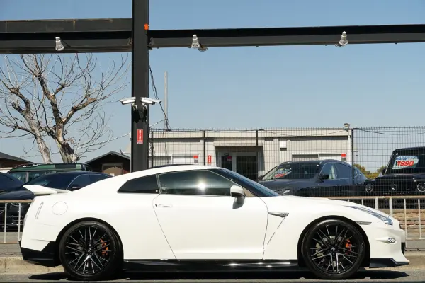 2023 Nissan Gt-r — photo 3