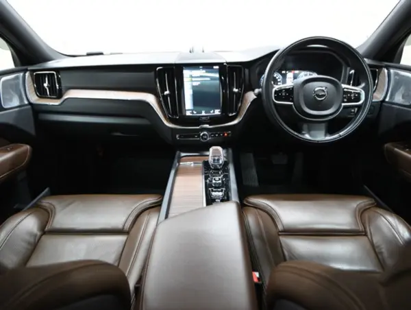 2021 Volvo Xc60 — photo 3