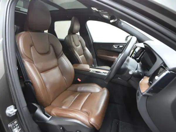 Volvo XC60 B5 AWD Inscription 4WD Bowers & Wilkins Audio Air Suspension Seat Air Conditioning Steering Wheel Heater Adaptive Cruise Control Collision Mitigation Braking Lane Keep Assist Blind Spot Monitor Power Tailgate (Gray) — photo 7