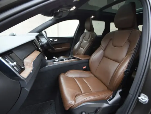 Volvo XC60 B5 AWD Inscription 4WD Bowers & Wilkins Audio Air Suspension Seat Air Conditioning Steering Wheel Heater Adaptive Cruise Control Collision Mitigation Braking Lane Keep Assist Blind Spot Monitor Power Tailgate (Gray) — photo 8