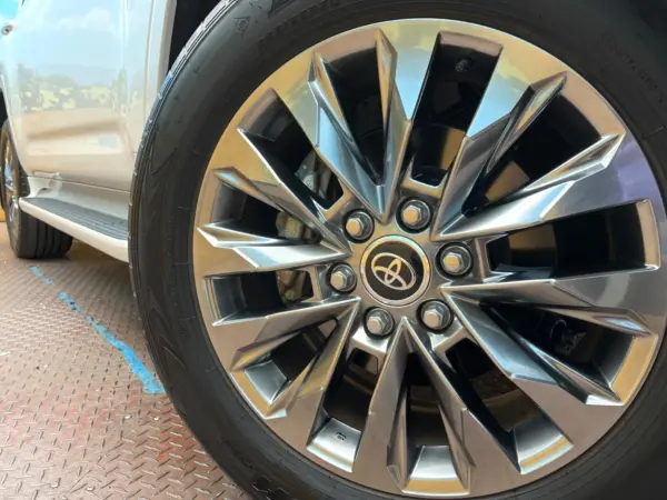 Toyota Land Cruiser 300 3.5 ZX 4WD — photo 9