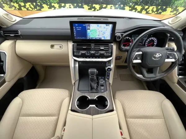 2023 Toyota Landrcuiser 300 — photo 2