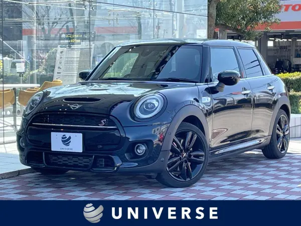 Mini Cooper S 5 Door DCT JCW Style Digital Package Camera/Parking Assist Package Pepper Package Seat Heater Black Leather Seat Genuine Navigation Bluetooth Adaptive Cruise Control (MINI Yours Enigmatic Black)