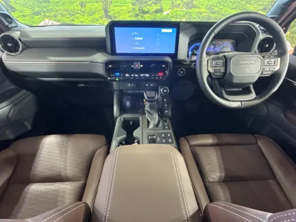 2025 Land Cruiser 250 — photo 2