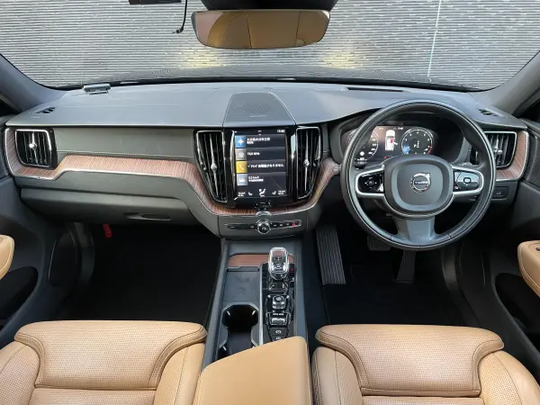 2021 Volvo Xc60 — photo 2