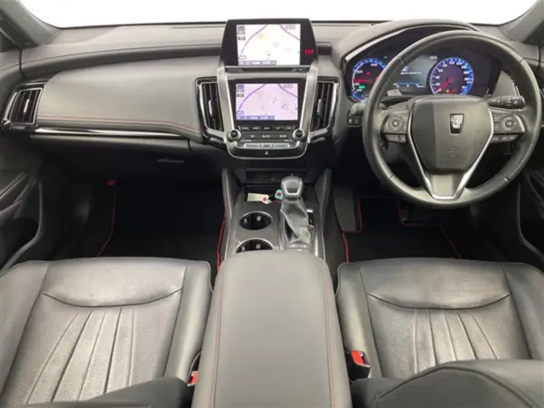 2020 Toyota Crown — photo 2