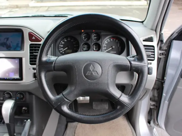 2005 Mitsubishi Pajero — photo 8 | Tuminion Kenya