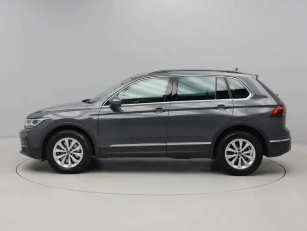 2024 Volkswagen Tiguan — photo 2