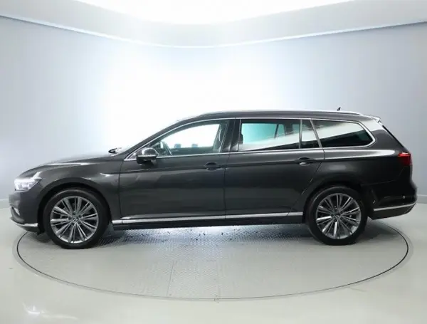 2024 Volkswagen Passat — photo 2