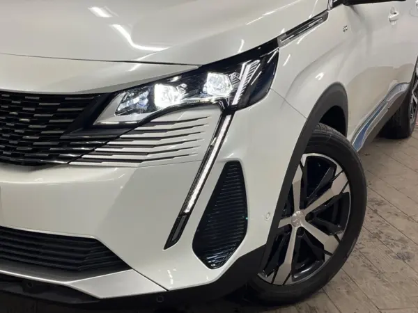 Peugeot 5008 GT BlueHDi Diesel Turbo Panoramic Sunroof Apple CarPlay Adaptive Cruise Control Side/Back Camera Half Leather Seat Seat Heater Power Seat Full LED Headlight Auto High Beam (Pearl White) — photo 9