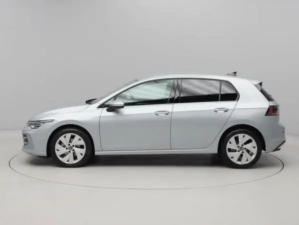 2025 Volkswagen Golf — photo 2