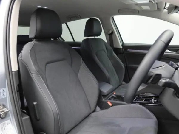 Volkswagen Golf TDI Style Diesel Turbo Certified Used Car LED Matrix Headlights IQ.LIGHT Adaptive Cruise Control 17-inch Alloy Wheels Seat Heater Steering Heater Full Auto Air Conditioning (Oyster Silver Metallic) — photo 8