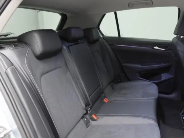 Volkswagen Golf TDI Style Diesel Turbo Certified Used Car LED Matrix Headlights IQ.LIGHT Adaptive Cruise Control 17-inch Alloy Wheels Seat Heater Steering Heater Full Auto Air Conditioning (Oyster Silver Metallic) — photo 9