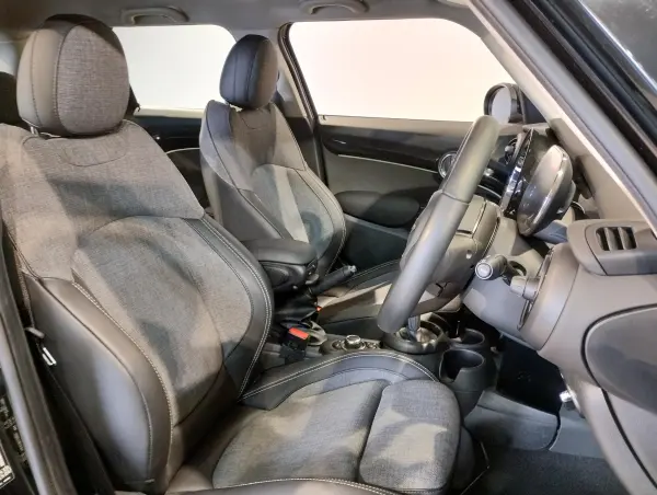 Mini Mini One 5-door DCT Classic Trim with Navigation Package, Digital Meter, Drive Assist, Cruise Control, Genuine HDD Navigation, Backup Camera, PDC, LED Headlights, Genuine 15-inch Alloy Wheels (Midnight Black II Metallic) — photo 8