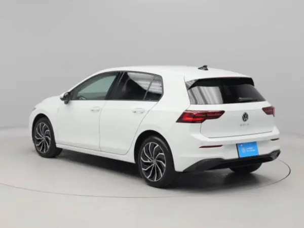 2024 Volkswagen Golf — photo 3