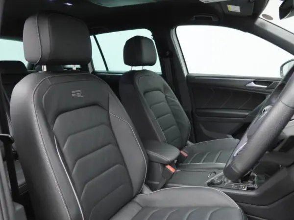 Volkswagen Tiguan TSI 4Motion R-Line 4WD Certified Used Car — photo 8