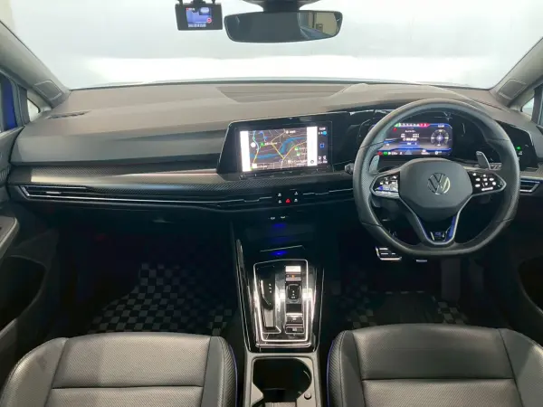 2023 Volkswagen Golf — photo 2