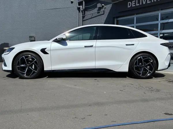 2025 Byd Seal — photo 3