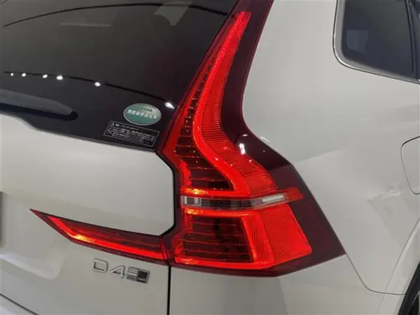 Volvo XC60 D4 AWD Inscription Diesel Turbo 4WD Brown Leather Harman Kardon HUD Massage Memory Seats Genuine Navi TV 360° Camera All-Seat Heaters Front Seat Ventilation ACC LKA ABS Collision Mitigation Braking Dashcam CarPlay (Crystal White Pearl) — photo 9