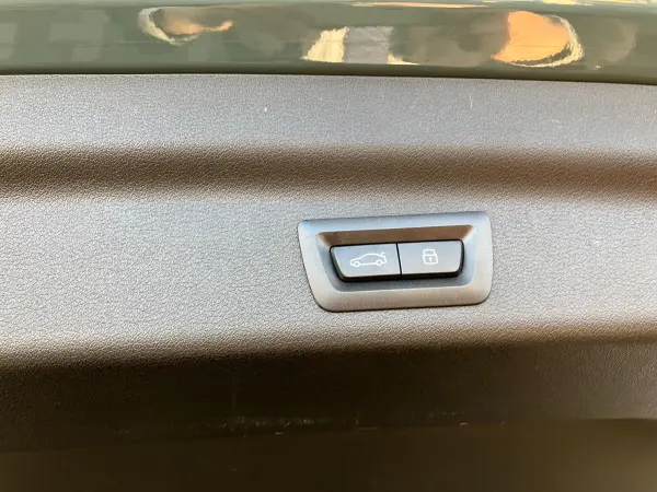 BMW X1 xDrive20d M Sport DCT Diesel Turbo 4WD Active Cruise Control Head-Up Display Surround View Camera Front/Rear Park Distance Control Glass Sunroof Power Tailgate Ambient Lighting Wireless Charging ETC Onboard Unit (Cape York Green Metallic) — photo 8