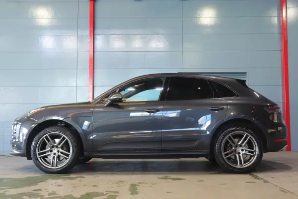 Porsche Macan PDK 4WD Late Model ACC Genuine Leather MC Post PCM Navigation 2-Year Warranty Two-Tone Leather Interior (Red/Black) 10.9-inch Wide Navigation CarPlay 360 Camera Entry Drive LED Headlights Full-Seg TV Leather Dashboard Seat Heater (Vulcano Grey Metallic) — photo 7