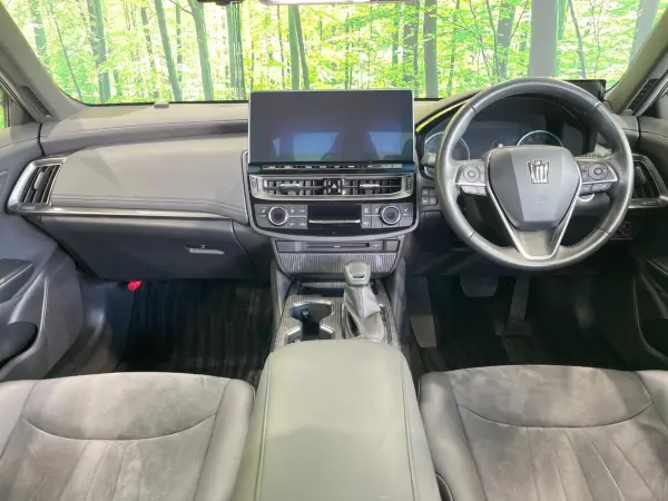 2020 Toyota Crown — photo 2