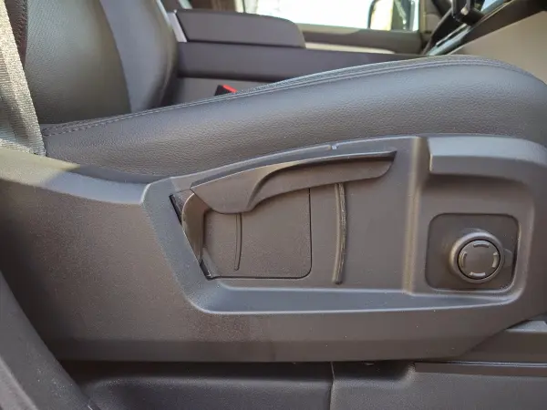 Land Rover Defender 110 County Exterior Pack Curated for Japan Diesel T 4WD Certified Used Car County Exterior Pack Tasman Blue Contrast Roof Cold Climate Pack Air Suspension Side Steps Seat Heater (Front) Full Digital Instrument Cluster Surround Camera 20-inch All-Weather Wheels (Fuji White) — photo 9