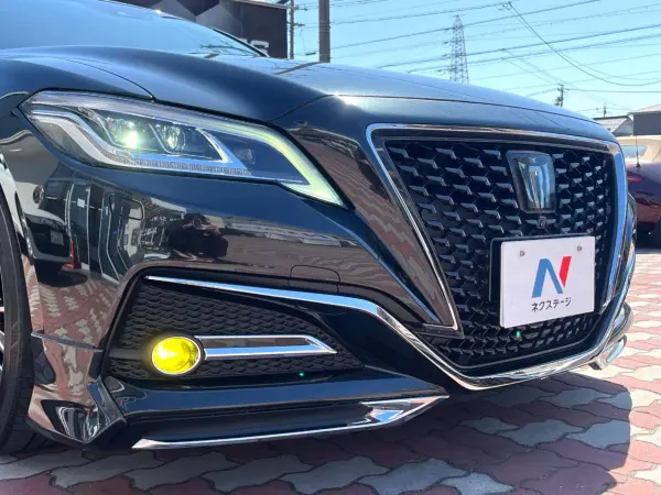 2019 Toyota Crown — photo 3