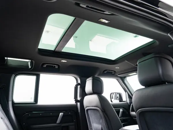 Land Rover Defender 110 X Dynamic HSE 3.0L D300 Diesel Turbo 4WD — photo 9