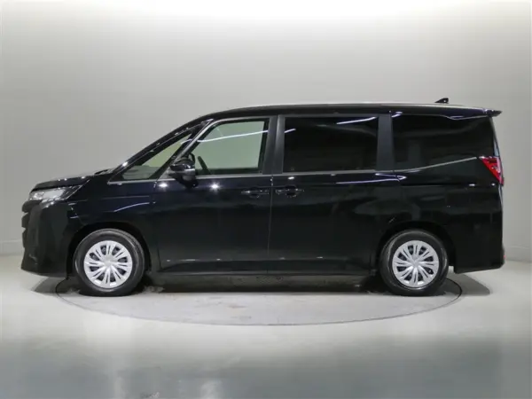 2023 Toyota Noah — photo 3