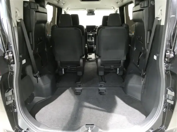 Toyota Noah 2.0 X — photo 9