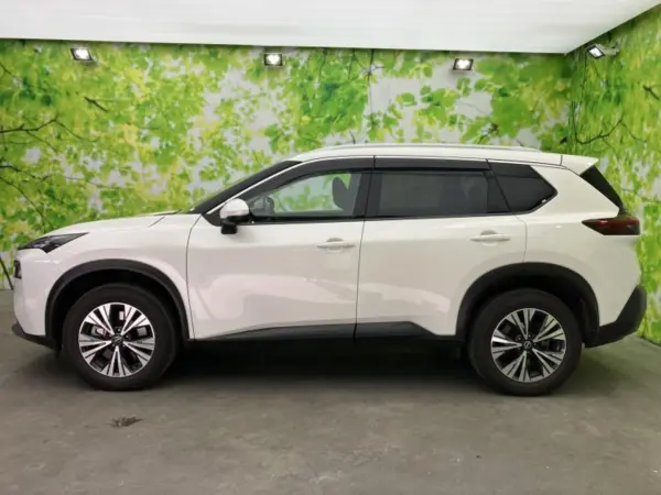 2022 Nissan Xtrail — photo 2