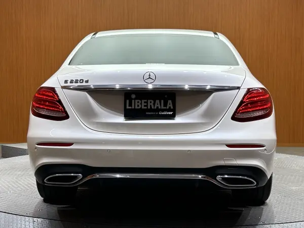Mercedes-Benz E-Class E220d Avantgarde AMG Line Diesel Turbo Exclusive Package Brown Leather Seats HUD Burmester Sound ACC Navigation TV 360° Electric Trunk Electric Seats Front/Rear Seat Heaters Active Parking High Beam Assist Radar Safety Package Dashcam (Diamond White) — photo 9