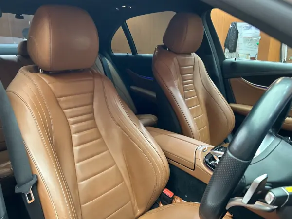 Mercedes-Benz E-Class E220d Avantgarde AMG Line Diesel Turbo Exclusive Package Brown Leather Seats HUD Burmester Sound ACC Navigation TV 360° Electric Trunk Electric Seats Front/Rear Seat Heaters Active Parking High Beam Assist Radar Safety Package Dashcam (Diamond White) — photo 7