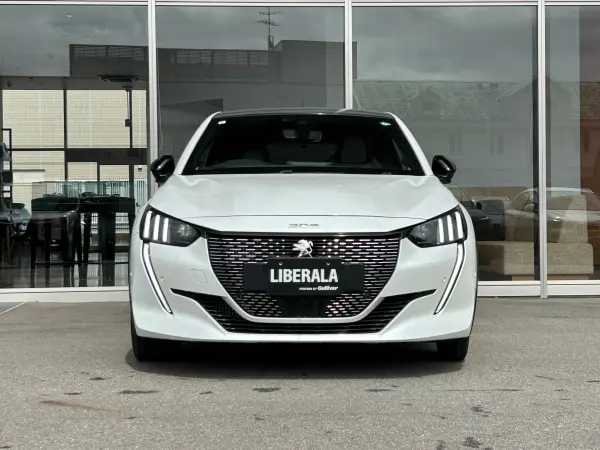 2021 Peugeot 208 — photo 2