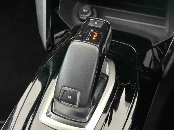 Peugeot 208 GT Multicolor Ambient Light ACC BSM OEM Display Apple CarPlay (Pearl) — photo 7